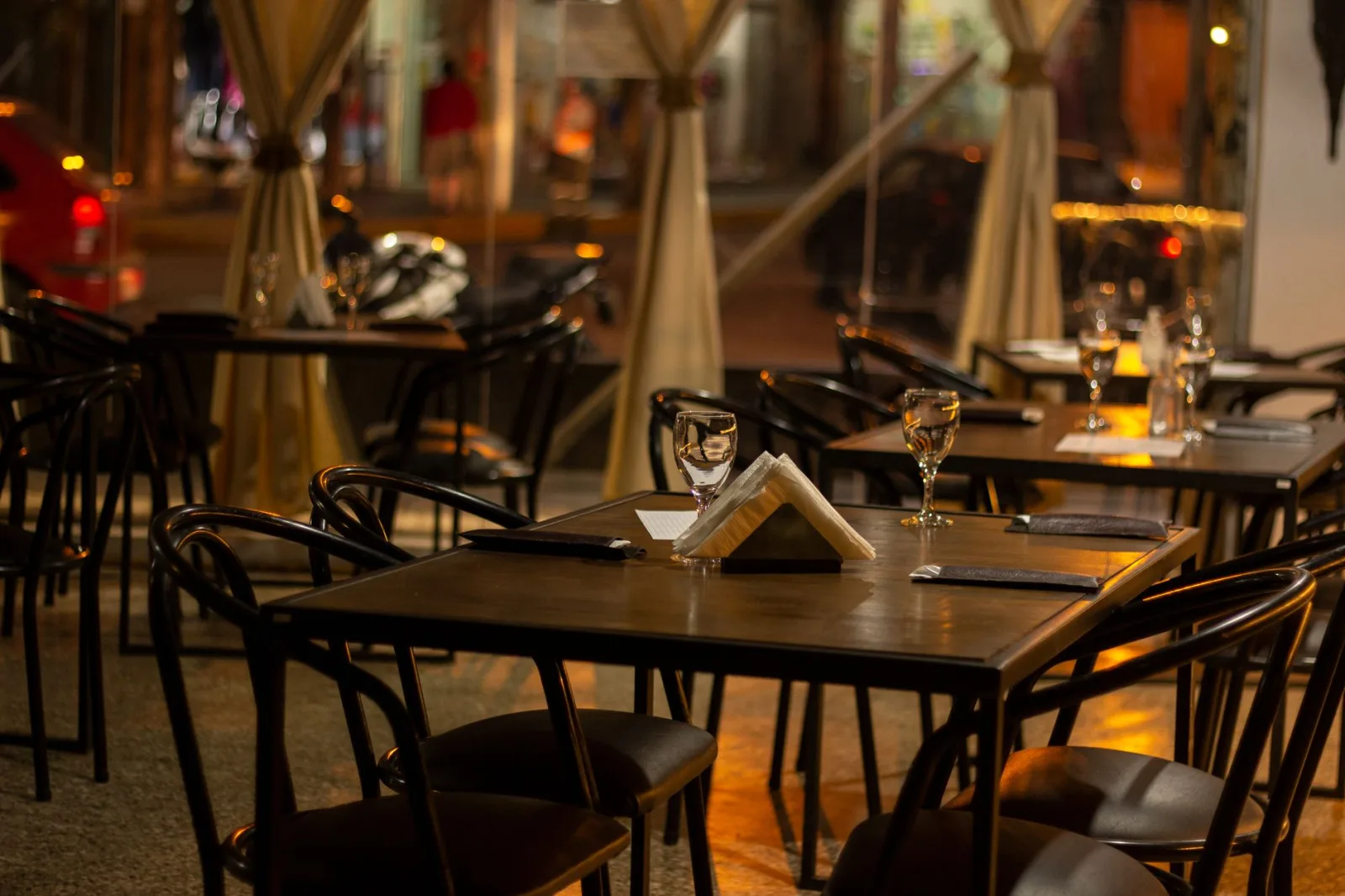 Online table booking for restaurants and cafes